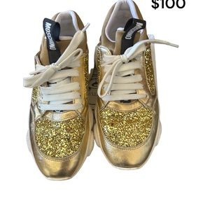 ‼️‼️‼️‼️‼️SOLD‼️‼️‼️‼️🤦🏽‍♀️Moschino glitter sneakers